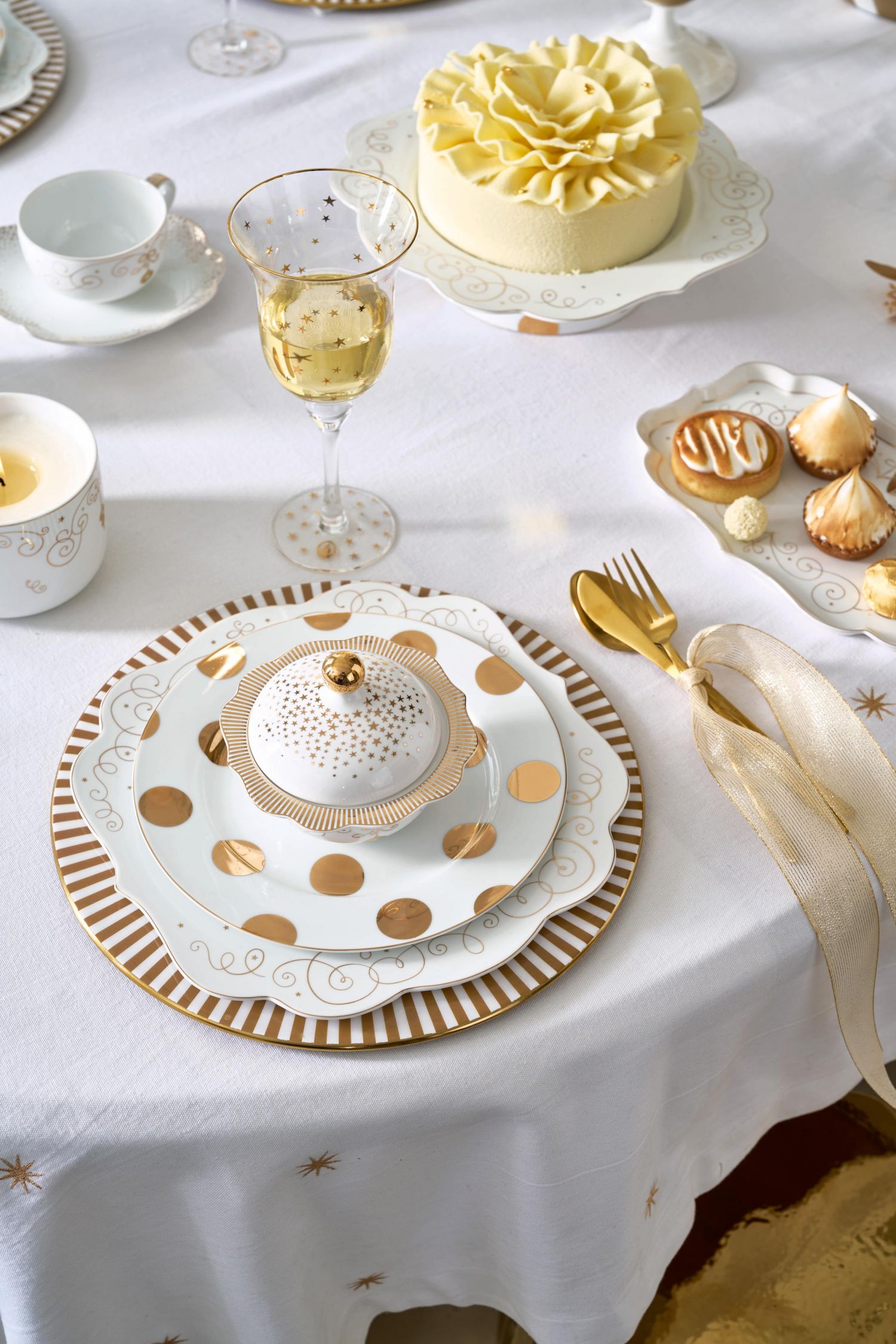 2024-02/pip-studio-dot-delight-royal-winter-white-fw2024-tableware-01.jpg